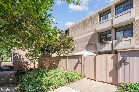 332 M St SW #15, Washington, DC 20024