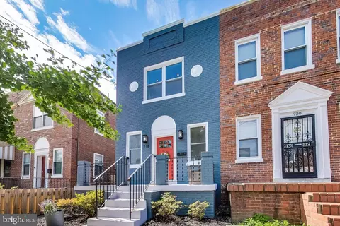 718 Roxboro Pl NW, Washington, DC 20011