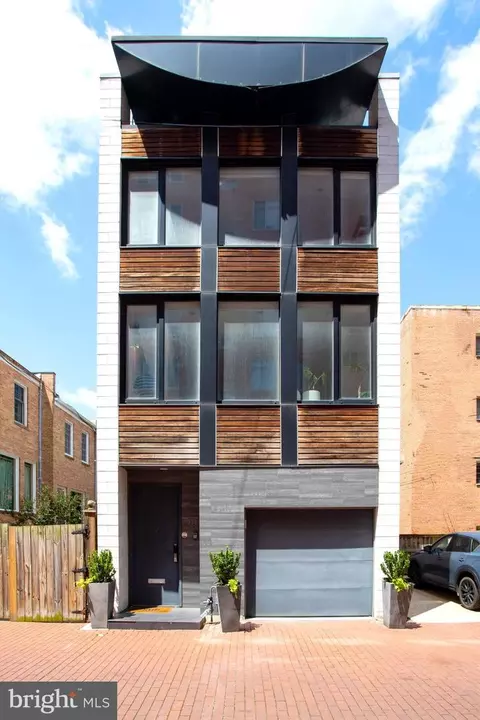 930 Hughes Mews NW, Washington, DC 20037