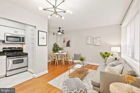 718 Park Rd NW #1, Washington, DC 20010