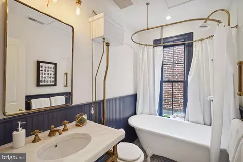 1102 E Capitol St NE, Washington, DC 20002 photo 17