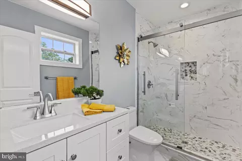 912 45th NE, Washington, DC 20019 photo 16