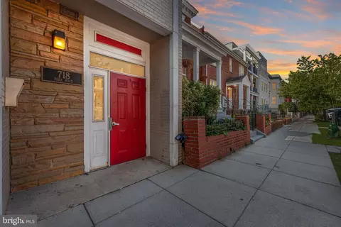 718 Park Rd NW #8, Washington, DC 20010