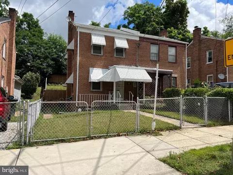 4618 B St SE, Washington, DC 20019