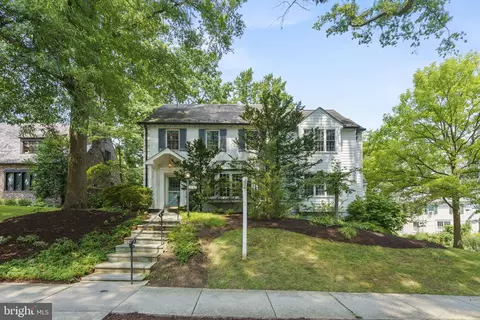 6696 32nd Pl NW, Washington, DC 20015