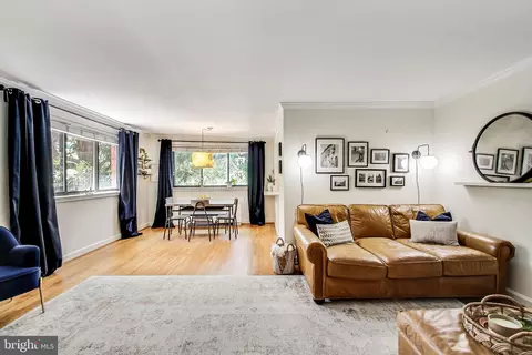 2725 39th St NW #414, Washington, DC 20007