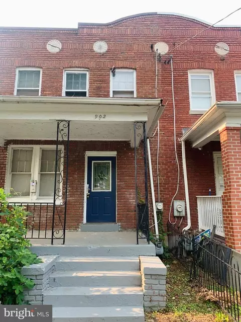 902 Irving St NE, Washington, DC 20017