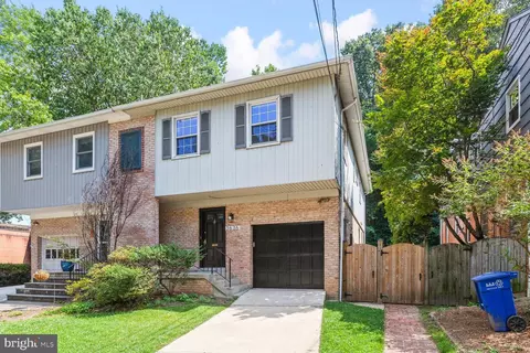 3636 Alton Pl NW, Washington, DC 20008