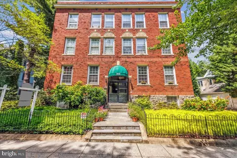 3039 Macomb St NW #16, Washington, DC 20008