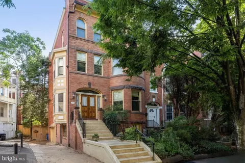 2610 Woodley Pl NW, Washington, DC 20008