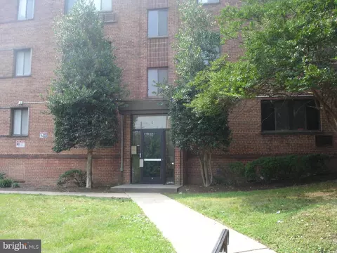 6 Galveston St SW #103, Washington, DC 20032