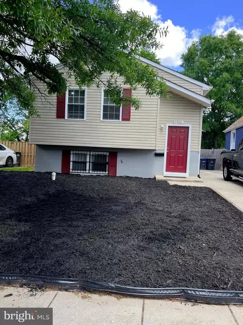 5028 C St SE, Washington, DC 20019