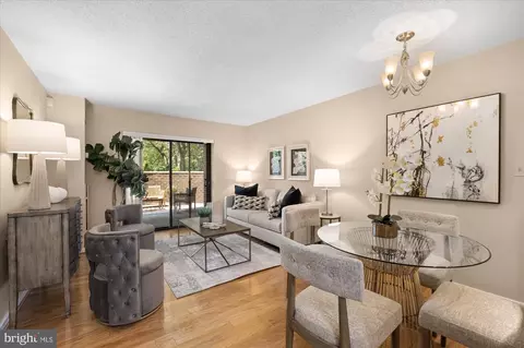 2111 Wisconsin Ave NW #122, Washington, DC 20007