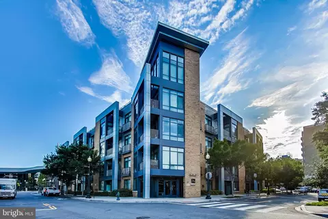 525 Water St SW #111, Washington, DC 20024