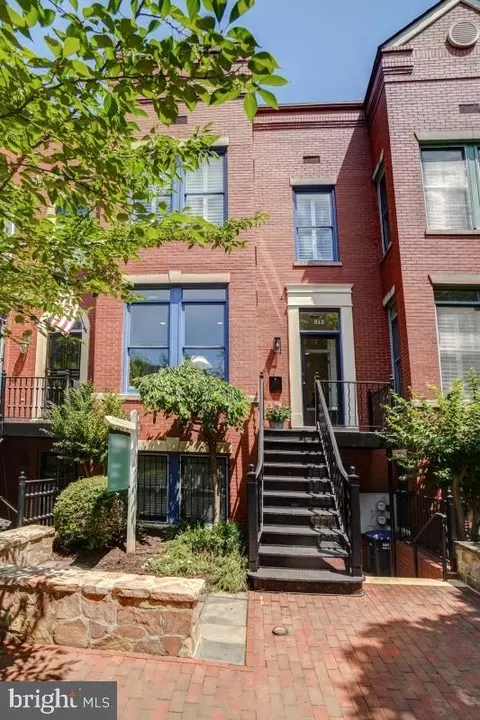 812 Constitution Ave NE, Washington, DC 20002 photo 2