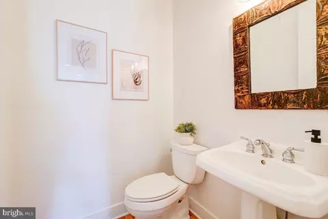812 Constitution Ave NE, Washington, DC 20002 photo 12