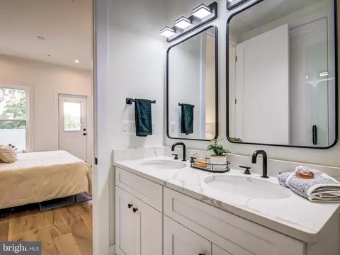 917 7th St NE #2, Washington, DC 20002 photo 32