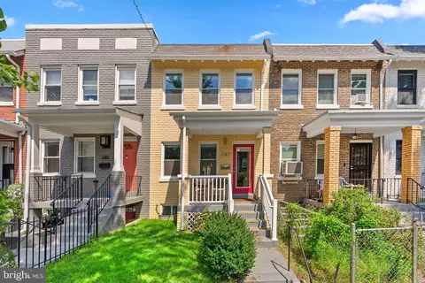 1147 Abbey Pl NE, Washington, DC 20002 photo 2