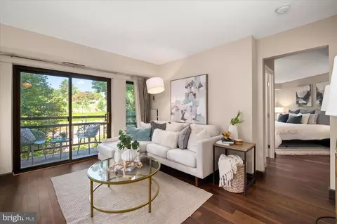 2111 Wisconsin Ave NW #425, Washington, DC 20007