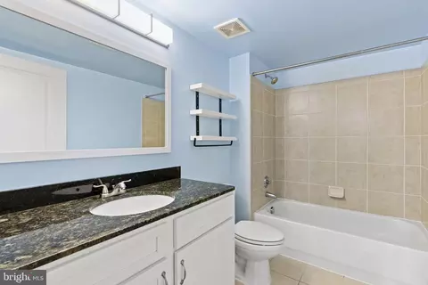 915 E Street St NW #911, Washington, DC 20004 photo 8