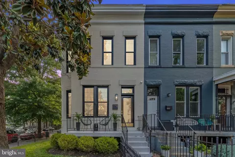 900 8th St NE, Washington, DC 20002
