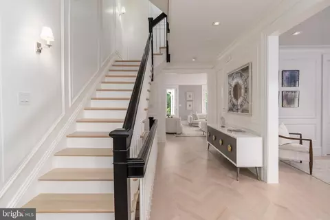 1619 31st St NW, Washington, DC 20007 photo 2