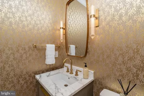1619 31st St NW, Washington, DC 20007 photo 13