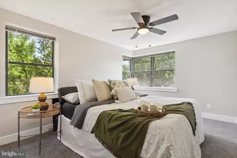 210 Oakwood St SE #201, Washington, DC 20032