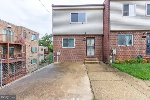 912 Porter Ct NE, Washington, DC 20019