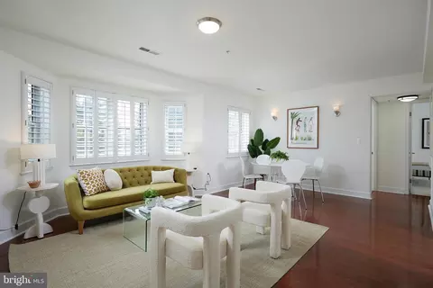 3617 38th St NW #302, Washington, DC 20016