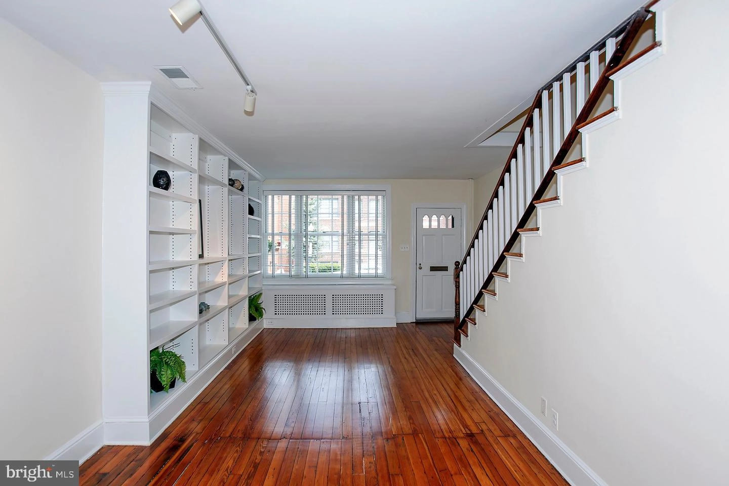 1820 35th St NW, Washington, DC 20007 photo 3