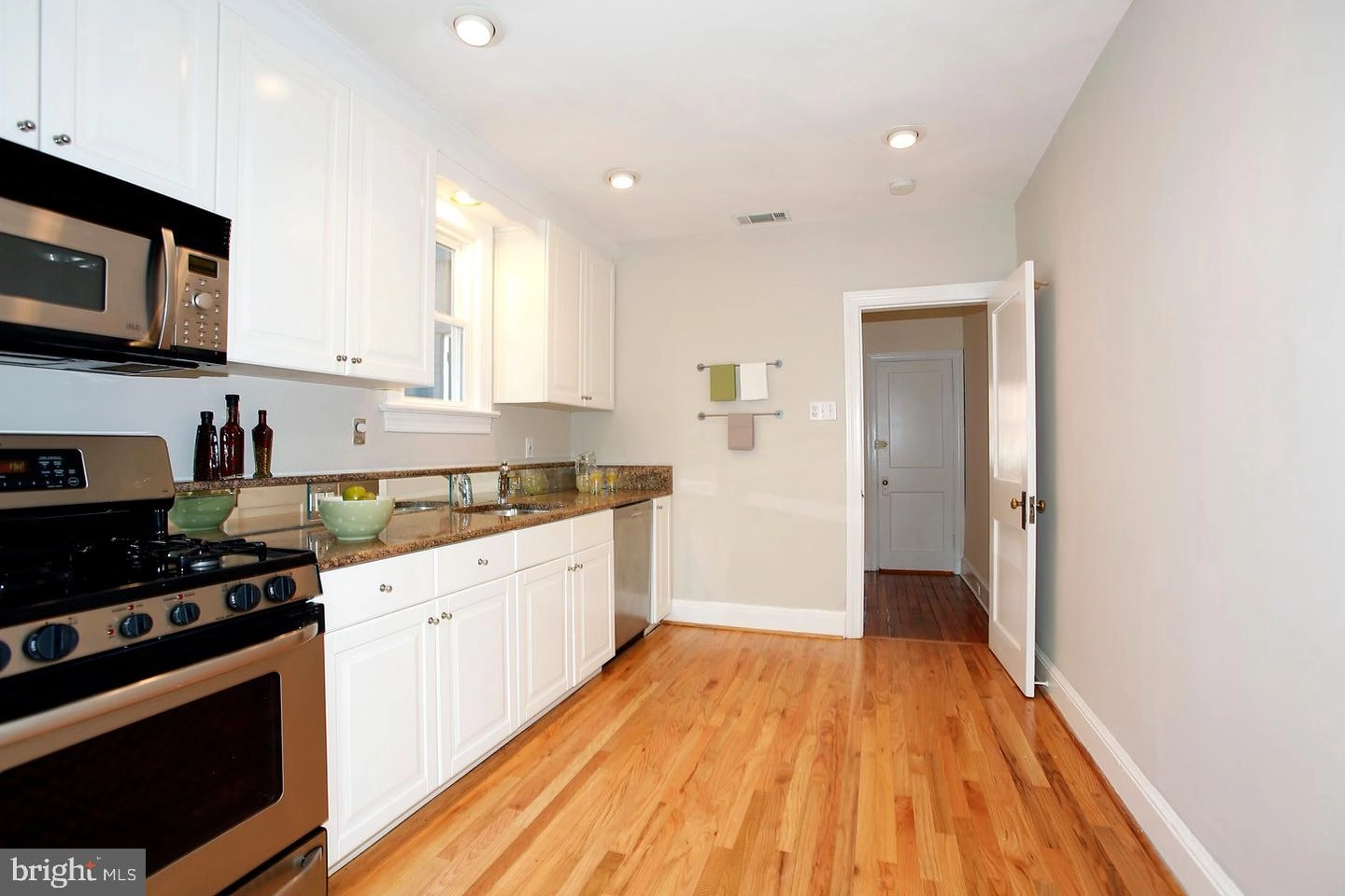 1820 35th St NW, Washington, DC 20007 photo 8