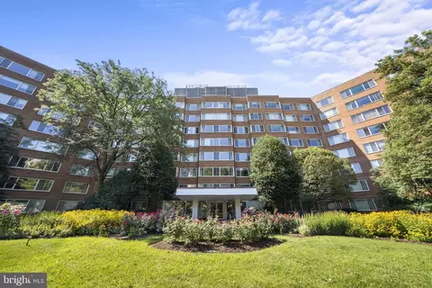 4000 Tunlaw Rd NW #905, Washington, DC 20007