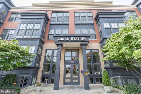 1210 R St NW #302, Washington, DC 20009