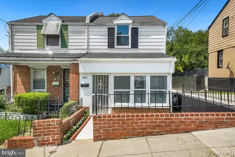 852 52nd St NE, Washington, DC 20019