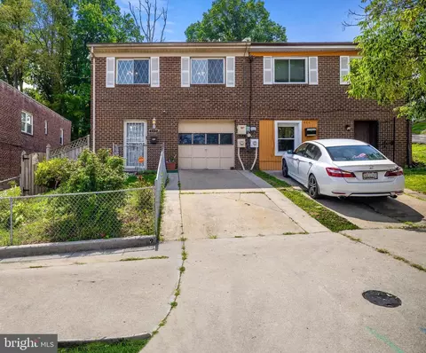 4449 B St SE, Washington, DC 20019