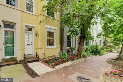 2140 Newport Pl NW, Washington, DC 20037