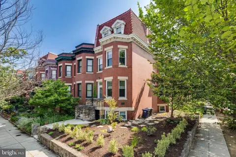 160 12th St SE, Washington, DC 20003 photo 2