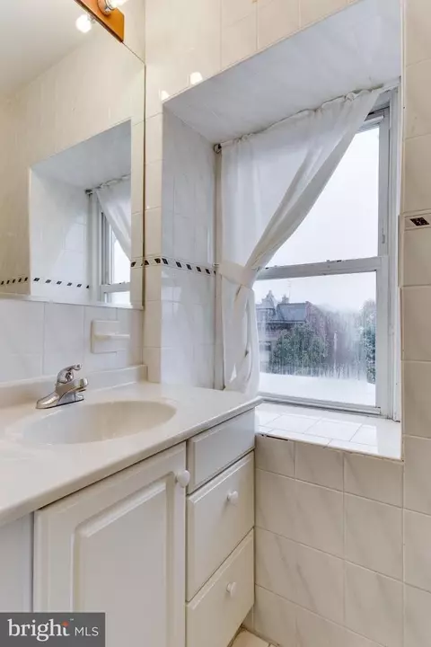160 12th St SE, Washington, DC 20003 photo 16