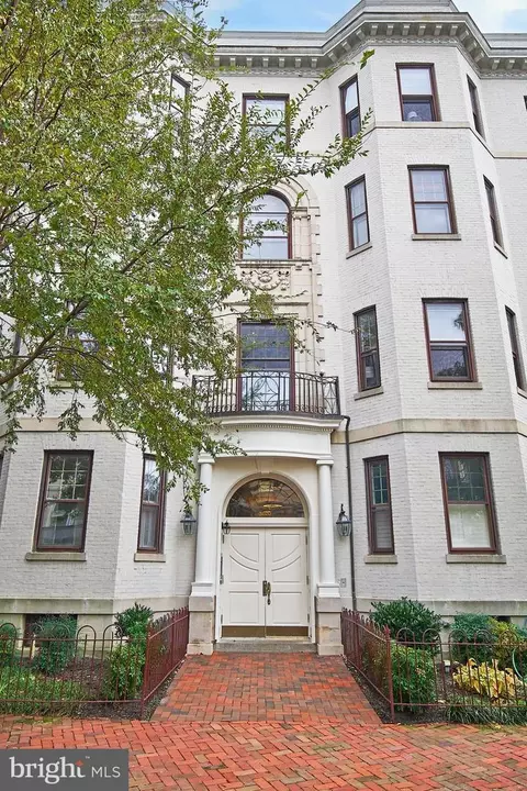 3020 Dent Pl NW #32W, Washington, DC 20007