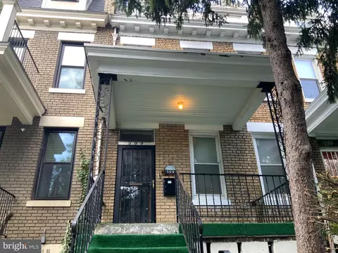 509 Kenyon St NW, Washington, DC 20010