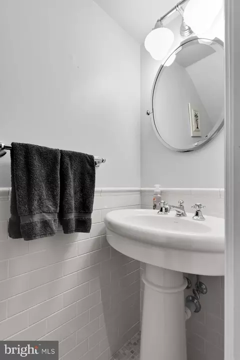 2016 15th St NW, Washington, DC 20009 photo 9