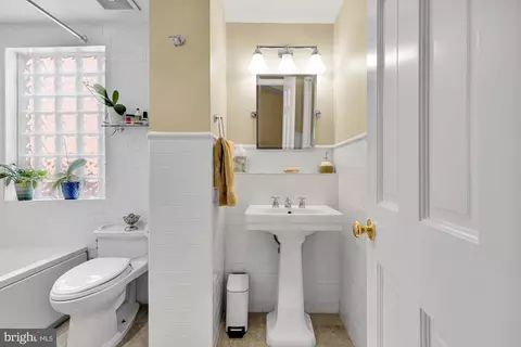 2016 15th St NW, Washington, DC 20009 photo 16