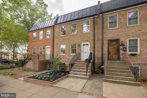 629 4th St SW, Washington, DC 20024