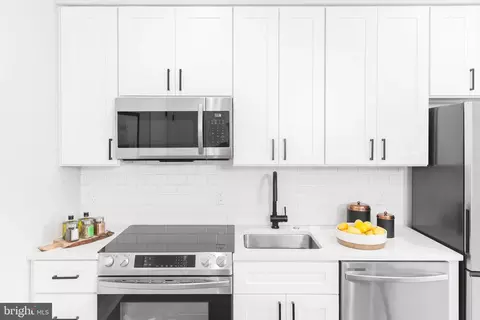 1016 17th Pl NE #102, Washington, DC 20002
