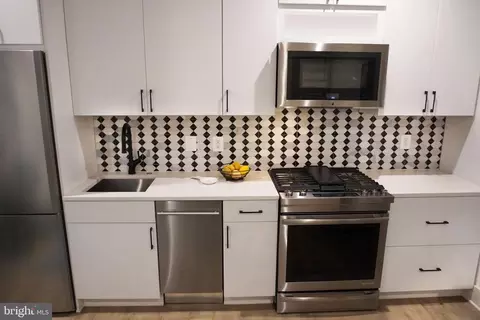 256 15th SE #5, Washington, DC 20003 photo 6