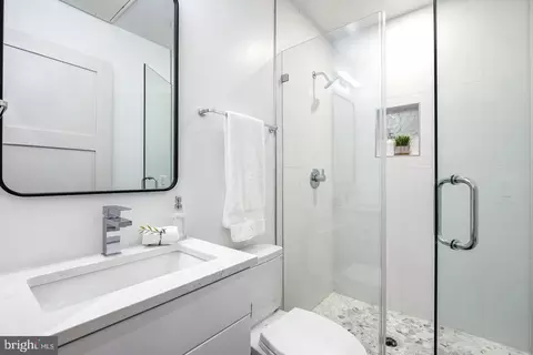 256 15th SE #5, Washington, DC 20003 photo 8