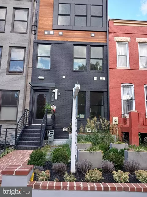 256 15th SE #5, Washington, DC 20003