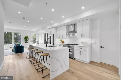 321 V St NE #2, Washington, DC 20002