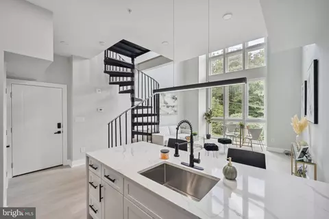 2213 M St NE #8, Washington, DC 20002 photo 3